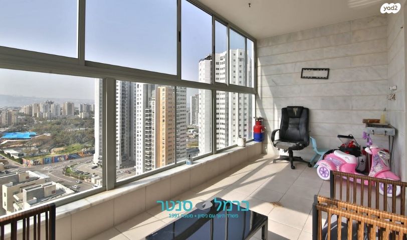 דירת גן, משכנות האומנים, קרית מוצקין