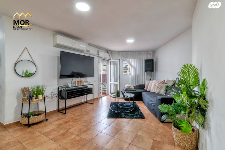 דירה, סחלב, יבנה