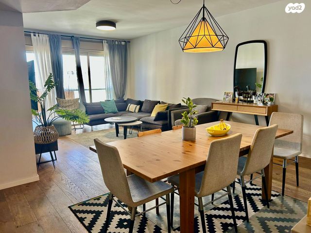 דירה, כרמל, אחוזת הנשיא, רחובות