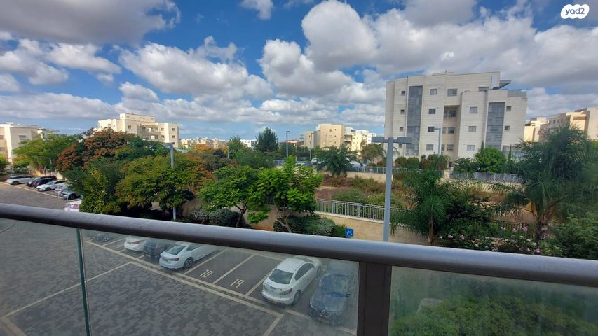 דירה, אבני חן, חריש