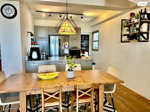 דירה, כרמל, אחוזת הנשיא, רחובות