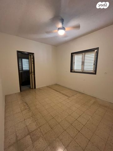 דירה, אלימלך 15, שכונת בן גוריון, מרכז העיר ג', רמת גן