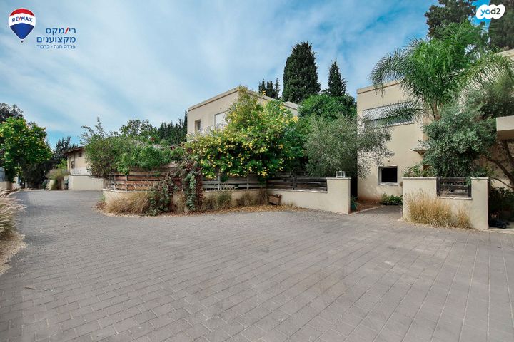 דו משפחתי, מרכז פרדס חנה, פרדס חנה כרכור