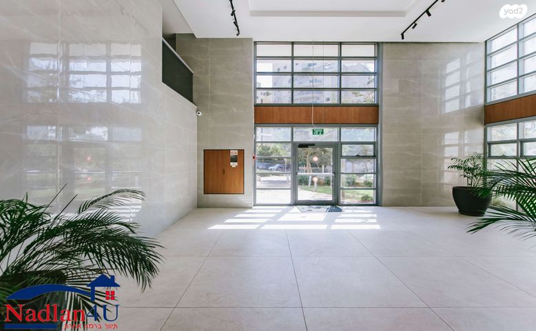 גג/ פנטהאוז, חנה רובינא, הרצליה