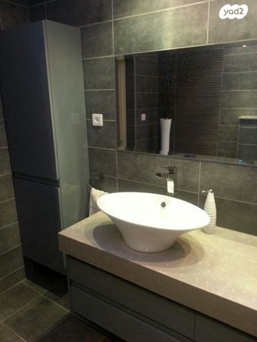 דו משפחתי, כרכום 20, יצחק רבין, מעלות תרשיחא