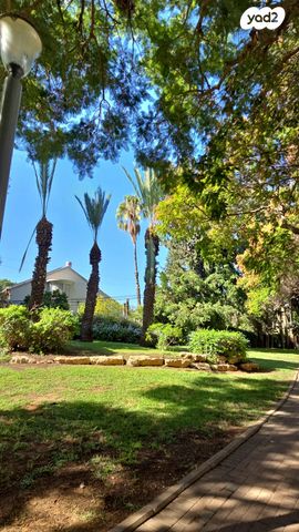 בית פרטי/ קוטג', אחים ליטוינסקי, קרית קריניצי, רמת גן