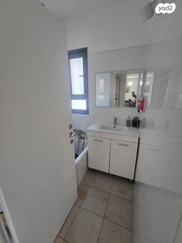 דירה, אסתר המלכה, כרמי גת, קרית גת