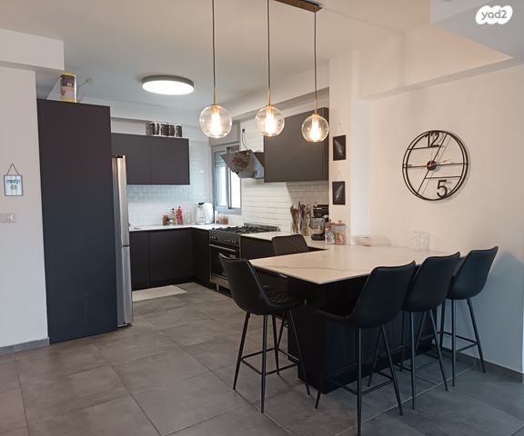 דירה, כליל החורש 9, יצחק שמיר, נהריה