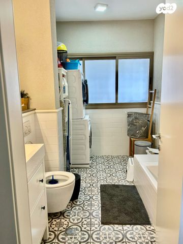 דירה, כרמל, אחוזת הנשיא, רחובות