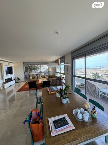 דירה, נווה גן, רמת השרון