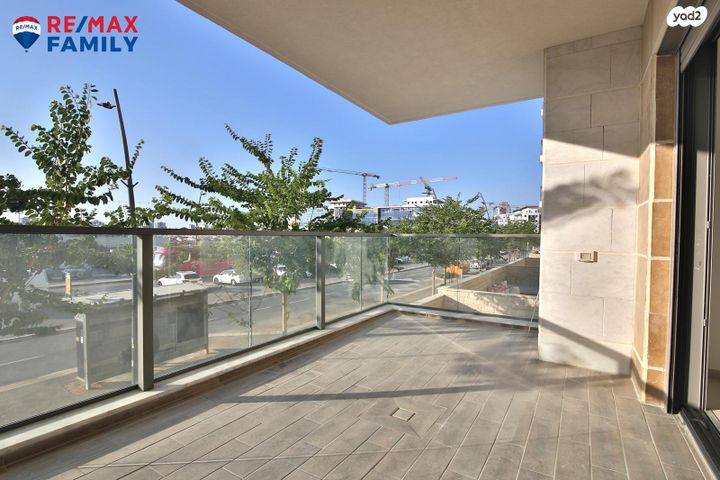 דירה, אהוד מנור, נאות אפק, אפקה, קרית ביאליק