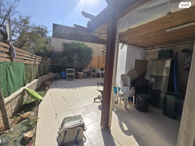 דירת גן, דן פגיס, פסגת זאב, ירושלים