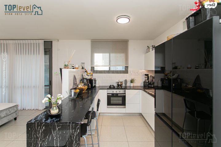 דירה, לח"י, גלי כרמל, טירת כרמל