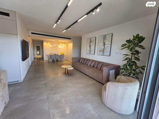 דירת גן, גן יבנה מערב, גן יבנה