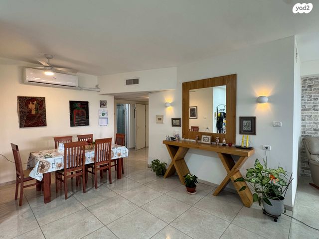 גג/ פנטהאוז, דוד בן גוריון, הראשונים, שלומי