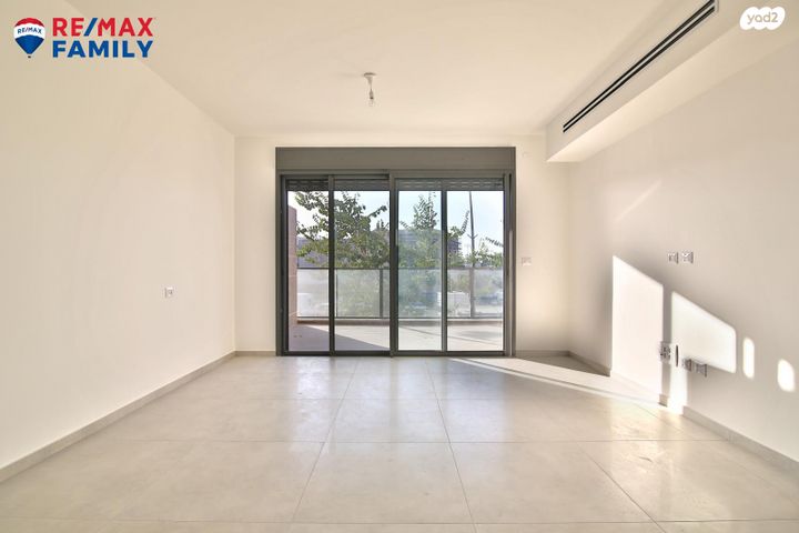 דירה, אהוד מנור, נאות אפק, אפקה, קרית ביאליק