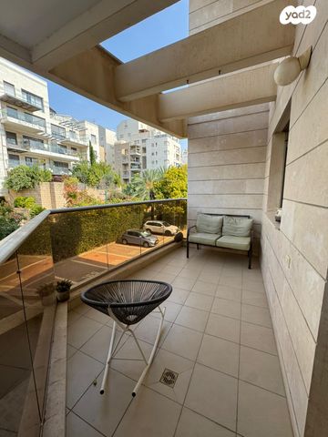 דירה, כפר סבא הצעירה, כפר סבא