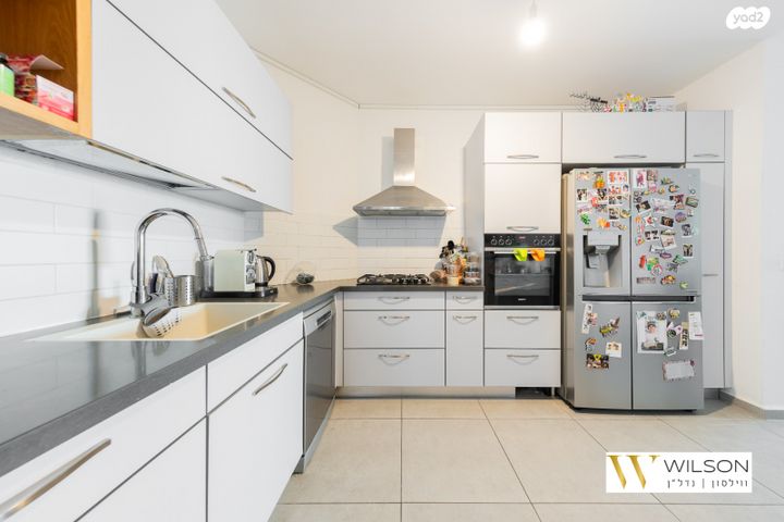 דירה, שושנה דמארי 8, הזמר העברי, כפר סבא