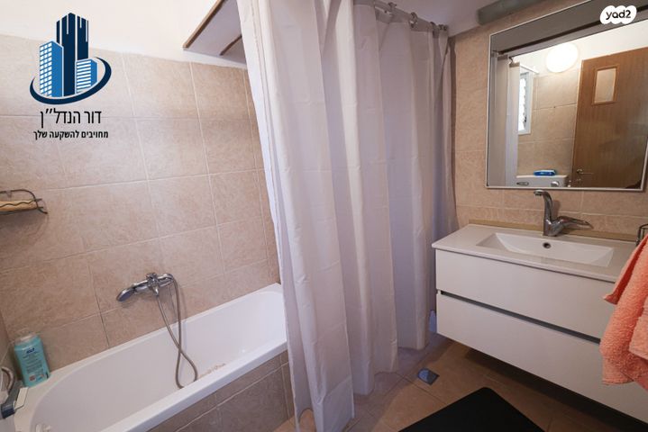 גג/ פנטהאוז, דב הוז, אושיות, רחובות