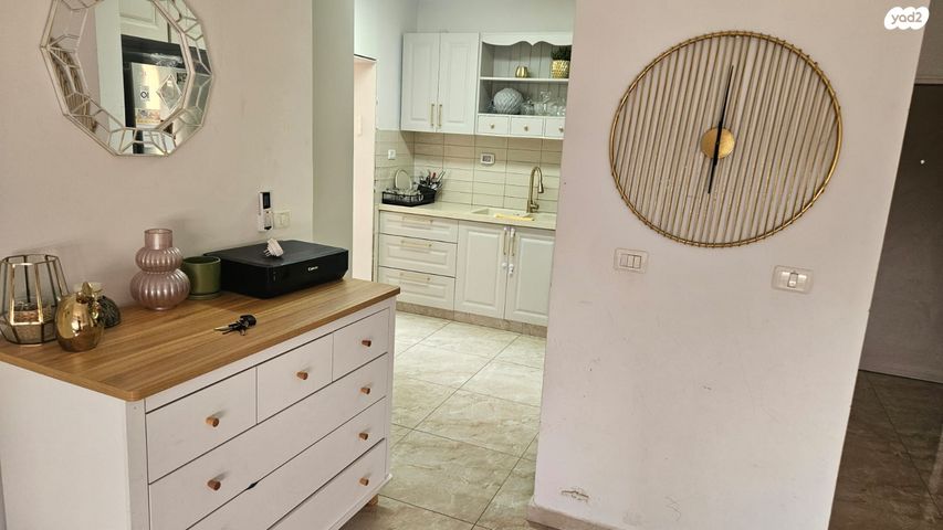 דירה, קול התור, מגדים, מעלה אדומים