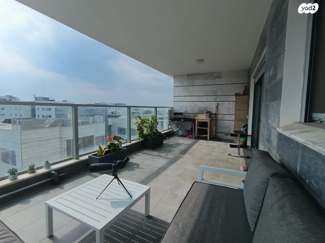 דירה, כליל החורש 9, יצחק שמיר, נהריה