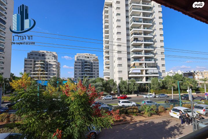 גג/ פנטהאוז, דב הוז, אושיות, רחובות