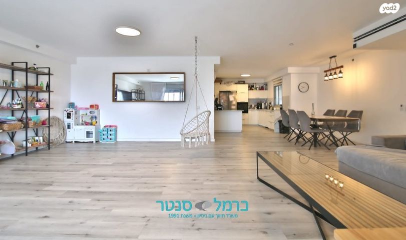 דירת גן, משכנות האומנים, קרית מוצקין