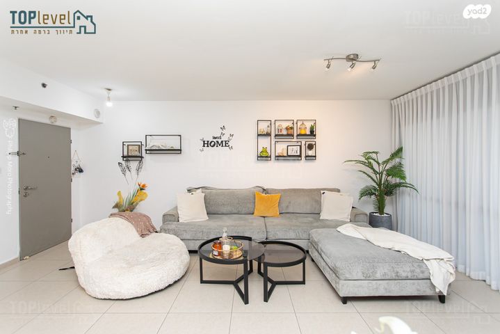 דירה, לח"י, גלי כרמל, טירת כרמל