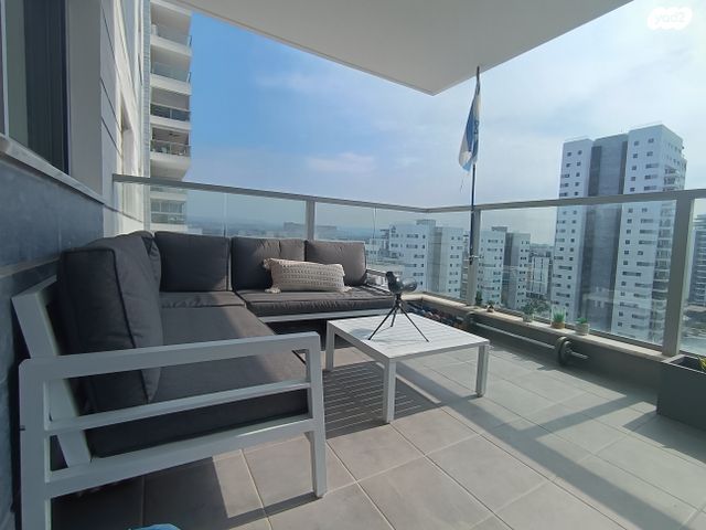 דירה, כליל החורש 9, יצחק שמיר, נהריה