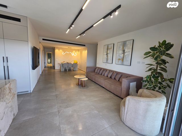 דירת גן, גן יבנה מערב, גן יבנה