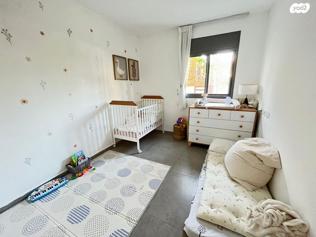 דירת גן, תל מונד