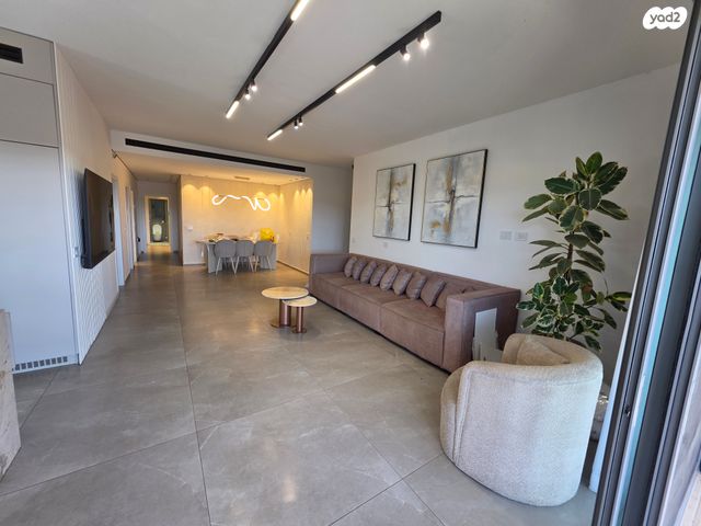 גן יבנה מערב