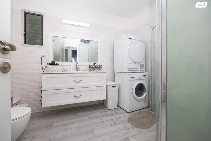 דירה, אליהו בית צורי, ארמון הנציב, תלפיות מזרח, ירושלים