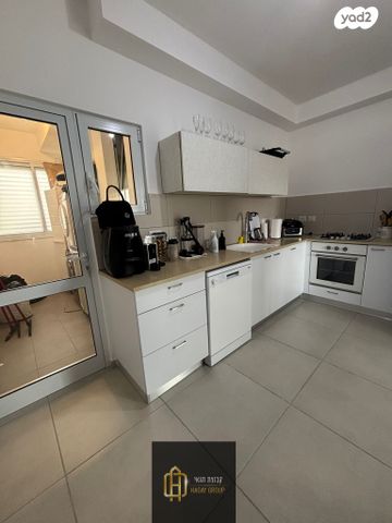 דירה, השופר, כלי שיר, מעלה אדומים