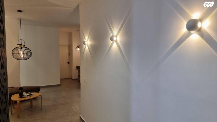 בית פרטי/ קוטג', זמרת