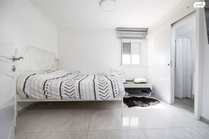 דירה, אליהו בית צורי, ארמון הנציב, תלפיות מזרח, ירושלים