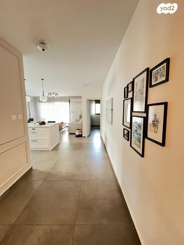 דירת גן, תל מונד