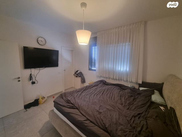 דבורה ברטונוב 