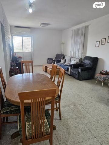 דירה, מורדי הגטאות, שיכוני המזרח, ראשון לציון