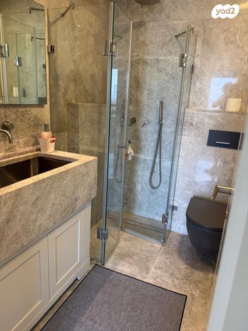 דירה, מאוריציו ויטלה, כוכב הצפון, תל אביב יפו