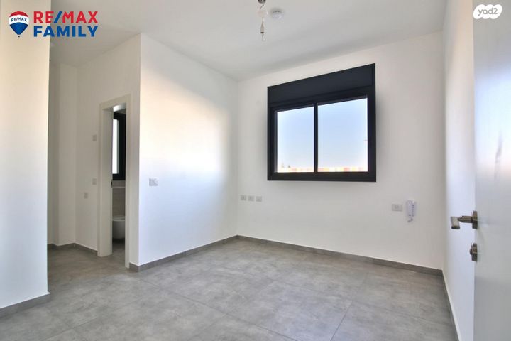 דירה, יוסי בנאי, נאות אפק, אפקה, קרית ביאליק