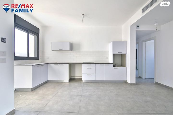 דירה, יוסי בנאי, נאות אפק, אפקה, קרית ביאליק