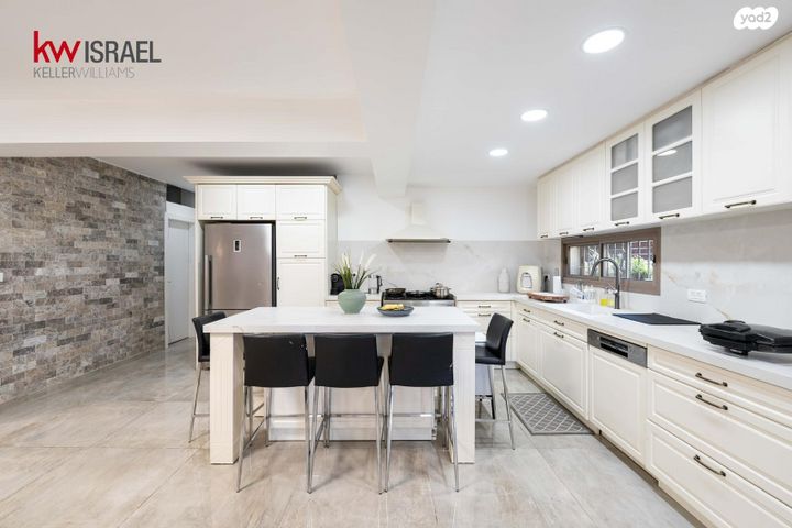 דירת גן, שדרות ישראל גורי, קרית שלום, תל אביב יפו