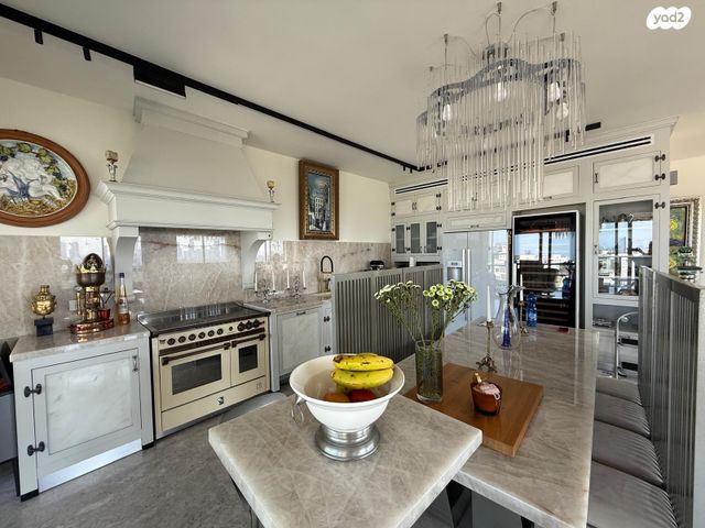 דירה, מאוריציו ויטלה, כוכב הצפון, תל אביב יפו