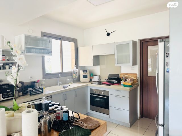 דירה, הפרחים, נווה גן, רמת השרון