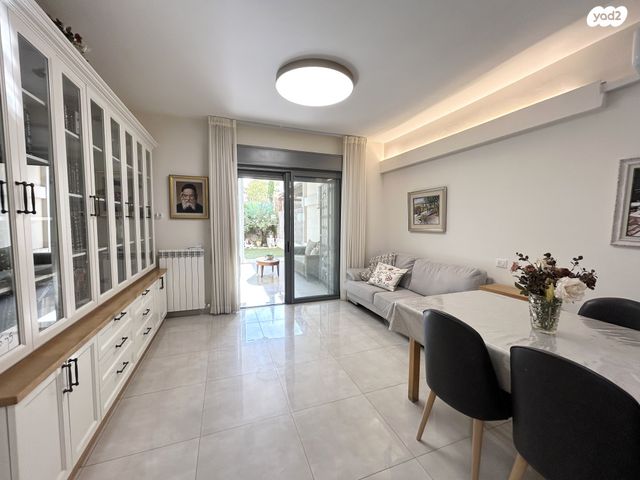 דירת גן, קרית יערים