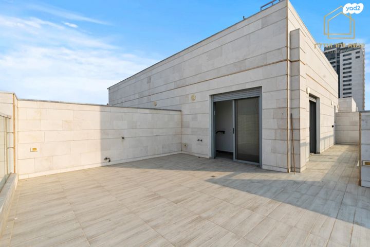 דופלקס, הלוחמות 16, ראשון לציון