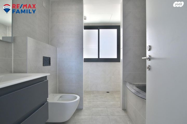 דירה, יוסי בנאי, נאות אפק, אפקה, קרית ביאליק