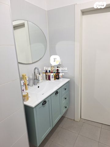 דירה, שרה אהרונסון, גדרה מזרח, גדרה