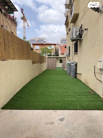 דירה, אליהו גולומב, אושיות, רחובות